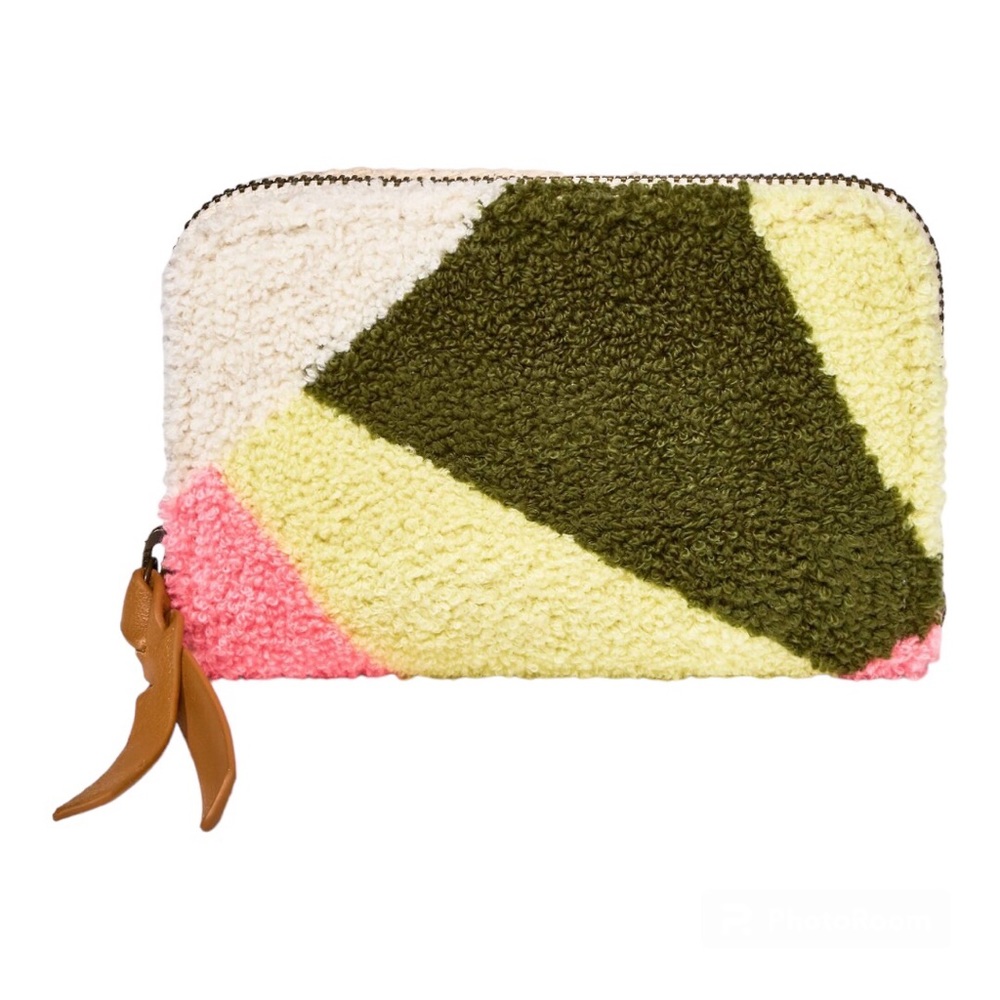 Universal Thread Small Abstract Zip Around Wallet - Picture 2 of 9